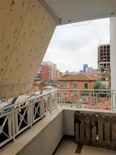 Tirane, jepet me qera apartament 4+1+BLK Kati 3, 160 m² 650 Euro (Pazari i Ri)