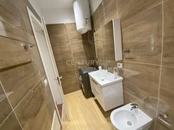 Tirane, jepet me qera apartament 83 m² 850 Euro (rruga e kavajes)