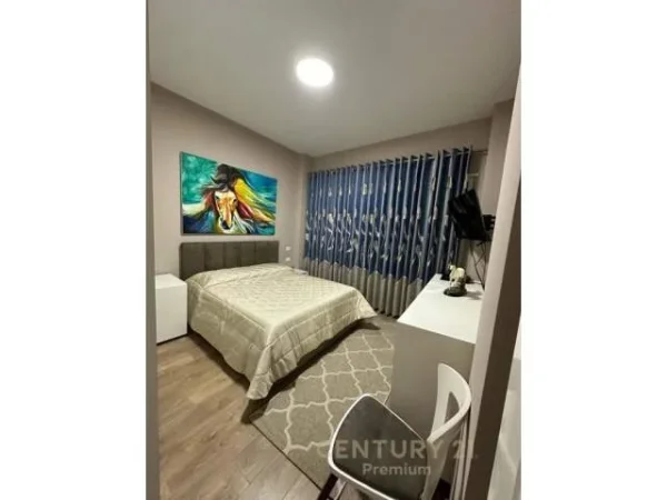 Tirane, jepet me qera apartament 2+1 90 m² 500 Euro (liqeni)