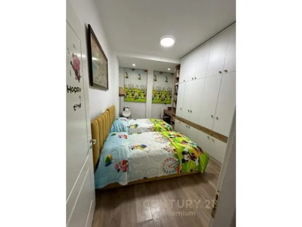 Tirane, jepet me qera apartament 2+1 90 m² 500 Euro (liqeni)