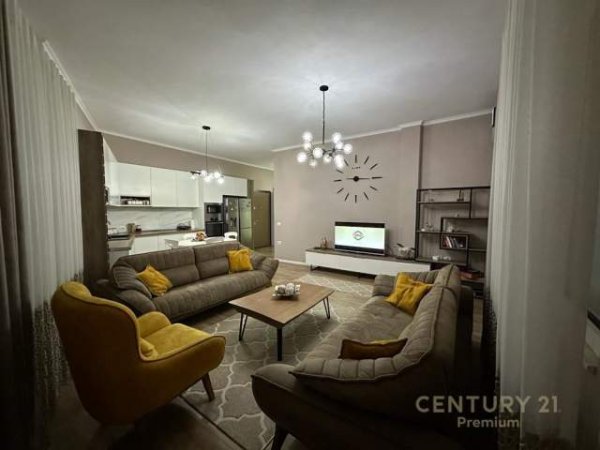 Tirane, jepet me qera apartament 2+1 90 m² 500 Euro (liqeni)