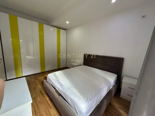Tirane, jepet me qera apartament Kati 1, 60 m² 400 Euro (komuna parisit)
