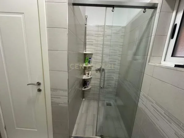 Tirane, jepet me qera apartament Kati 1, 60 m² 400 Euro (komuna parisit)