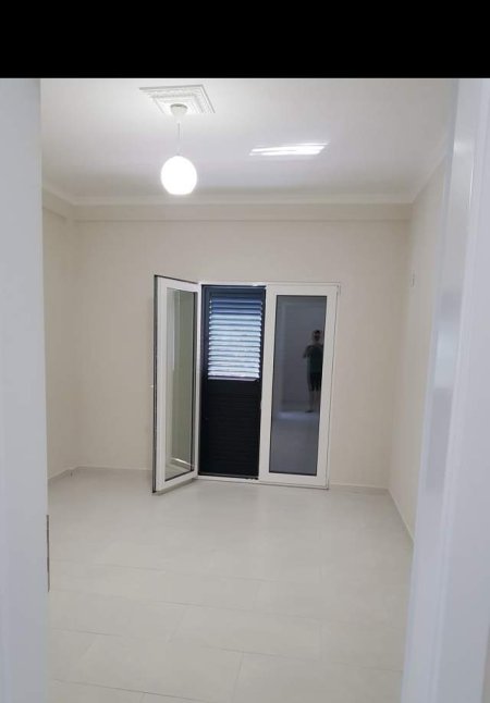 Tirane, jepet me qera apartament 140m2 (Fuat Toptani/Vilat Gjermane/Qyteti Studenti)