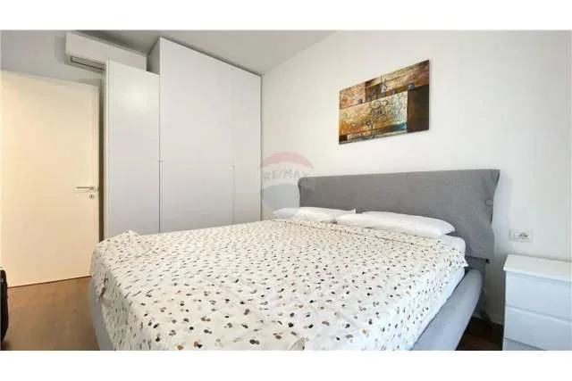 Tirane, jepet me qera apartament 1+1+A Kati 3, 67 m² 600 Euro