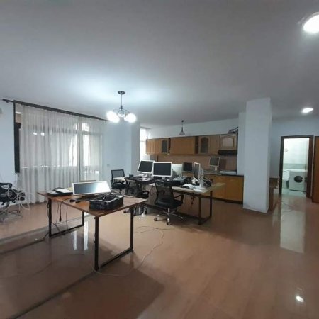 Tirane, jepet me qera apartament 3+1+BLK Kati 2, 160 m² 1.000 Euro (Bulevardi Zogu i Pare)