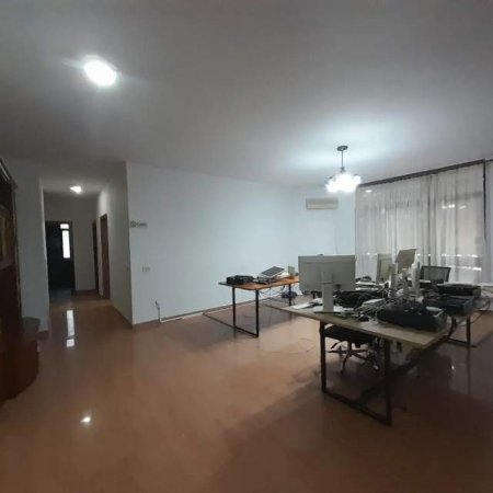 Tirane, jepet me qera apartament 3+1+BLK Kati 2, 160 m² 1.000 Euro (Bulevardi Zogu i Pare)
