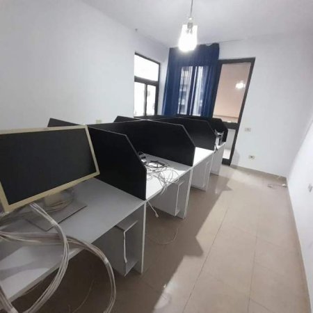 Tirane, jepet me qera apartament 3+1+BLK Kati 2, 160 m² 1.000 Euro (Bulevardi Zogu i Pare)