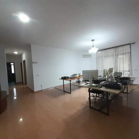 Tirane, jepet me qera apartament 3+1+BLK Kati 2, 160 m² 1.000 Euro (Bulevardi Zogu i Pare)