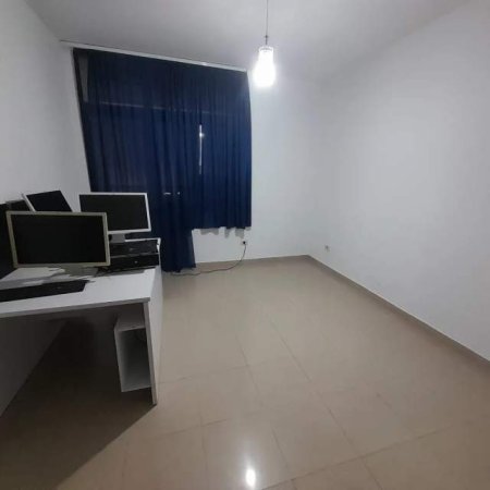 Tirane, jepet me qera apartament 3+1+BLK Kati 2, 160 m² 1.000 Euro (Bulevardi Zogu i Pare)