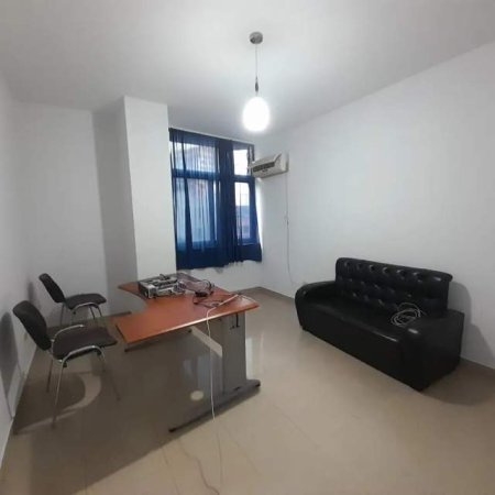 Tirane, jepet me qera apartament 3+1+BLK Kati 2, 160 m² 1.000 Euro (Bulevardi Zogu i Pare)