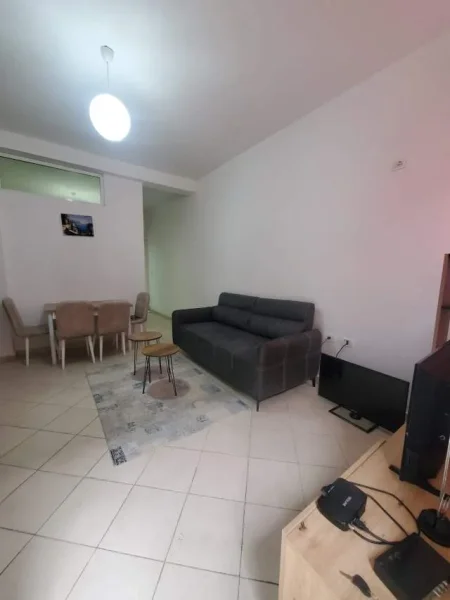 Tirane, jepet me qera apartament 1+1 Kati 0, 40 m² 250 Euro (Fadil Deliu)