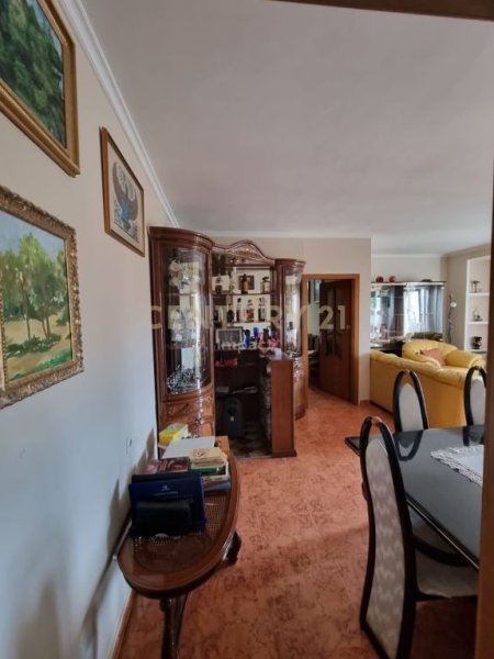 Tirane, shes apartament 2+1 Kati 3, 123 m² 180.000 Euro (SHKOLLA 1 MAJI Tirana, Albania)