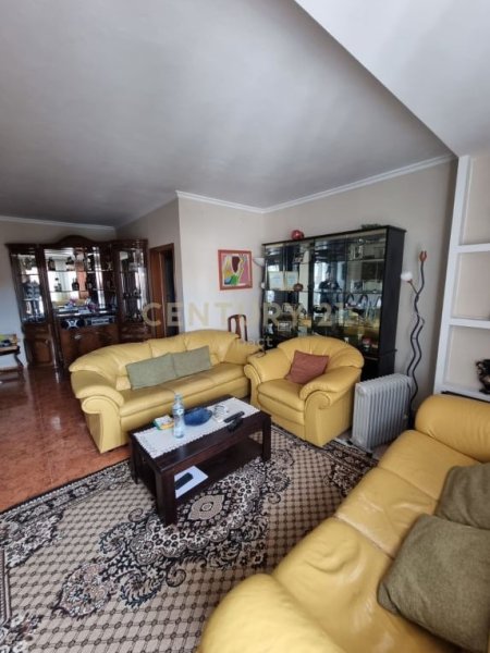 Tirane, shes apartament 2+1 Kati 3, 123 m² 180.000 Euro (SHKOLLA 1 MAJI Tirana, Albania)