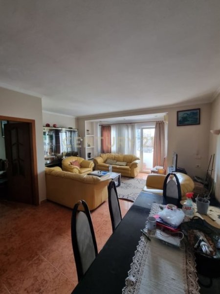 Tirane, shes apartament 2+1 Kati 3, 123 m² 180.000 Euro (SHKOLLA 1 MAJI Tirana, Albania)
