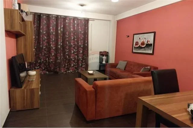 Tirane, jepet me qera apartament 2+1 Kati 2, 109 m² 600 Euro (Rruga e Durresit)