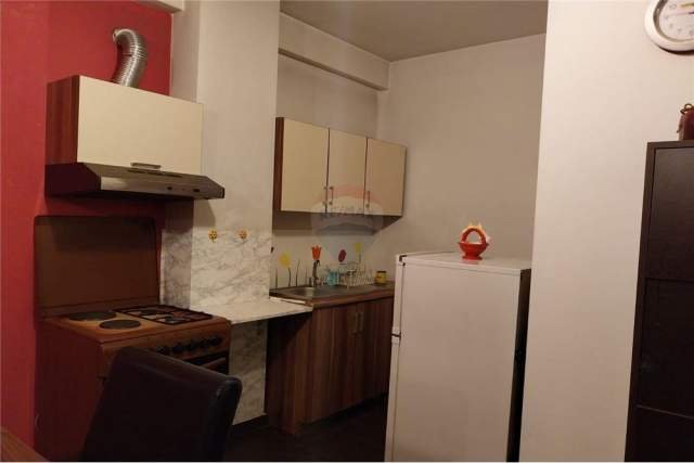 Tirane, jepet me qera apartament 2+1 Kati 2, 109 m² 600 Euro (Rruga e Durresit)