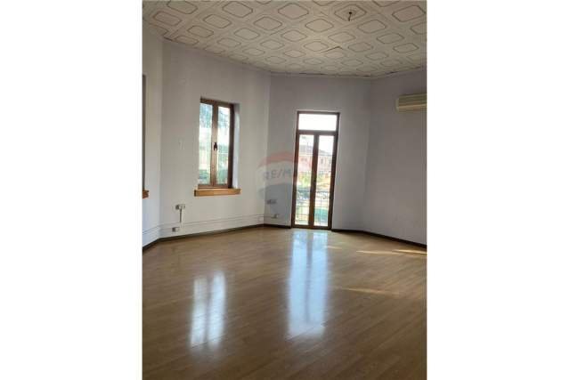 Tirane, jepet me qera ambjent biznesi Kati 0, 600 m² 9.600 Euro (Pazari i Ri)