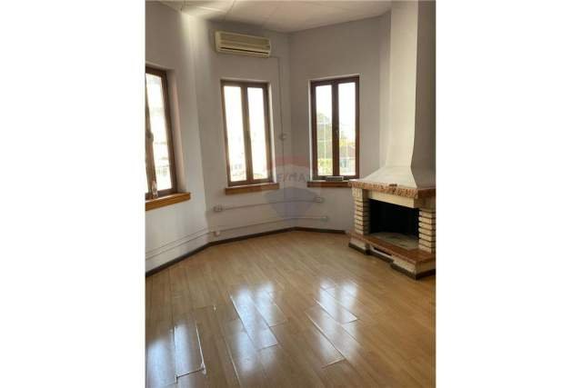 Tirane, jepet me qera ambjent biznesi Kati 0, 600 m² 9.600 Euro (Pazari i Ri)