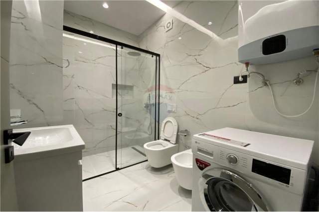 Tirane, jepet me qera apartament 2+1+A Kati 3, 110 m² 1.300 Euro (Rr. Kosovareve)