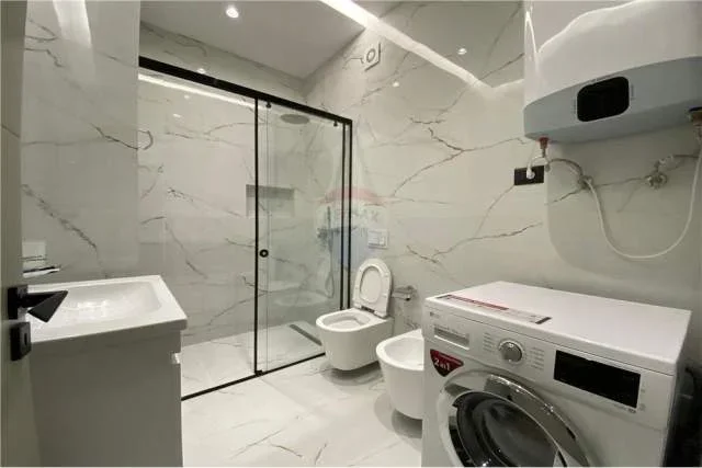 Tirane, jepet me qera apartament 2+1+A Kati 3, 110 m² 1.300 Euro (Rr. Kosovareve)