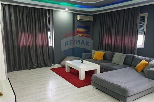 Tirane, shitet apartament 1+1+BLK Kati 7, 74 m² 140.000 Euro (Komuna e Parisit)