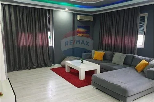 Tirane, shitet apartament 1+1+BLK Kati 7, 74 m² 140.000 Euro (Komuna e Parisit)