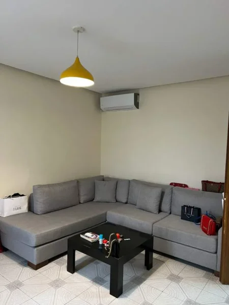 Tirane, jepet me qera apartament Kati 5, 62 m² 450 Euro (Sheshi Wilson)