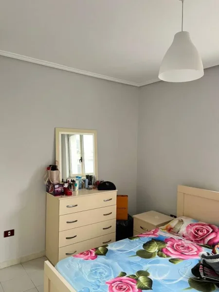 Tirane, jepet me qera apartament Kati 5, 62 m² 450 Euro (Sheshi Wilson)