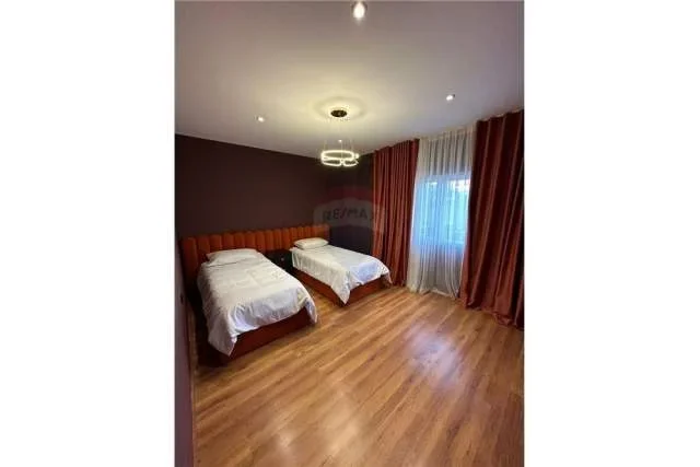 Tirane, jepet me qera apartament 2+1+BLK Kati 1, 120 m² 1.000 Euro (Liqeni i Farkes)