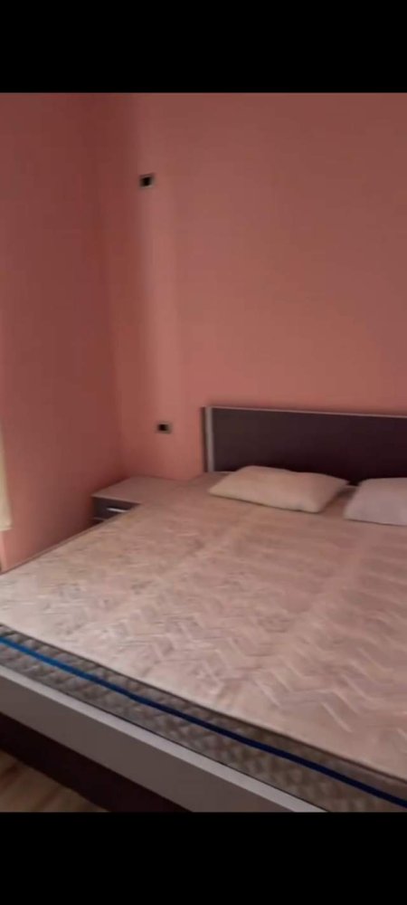 Tirane, jepet me qera Vile 3+1 Kati 1, 120 m² 40.000 Leke (Pran Rosman Lala ,Xhamllik)
