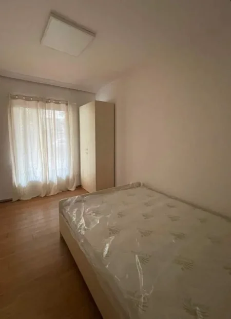 Tirane, jepet me qera 1+1+BLK Kati 1, 70 m² 400 Euro (Universiteti Mesdhetar i Shqiperise, Rruga Rexhep)