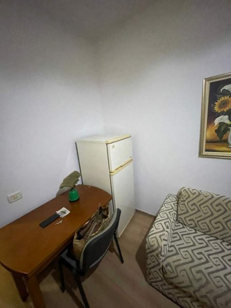 Tirane, jepet me qera apartament 1+1 Kati 2, 45 m² 400 Euro (Vasil Shanto)