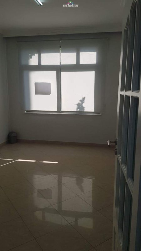 Tirane, jepet me qera zyre Kati 2, 80 m² 700 Euro (pediatria)