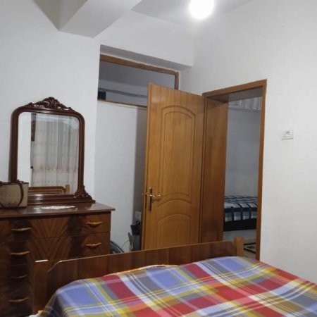 Tirane, jepet me qera apartament 1+1 Kati 1, 60 m² 400 Euro (rruga Durrsit)