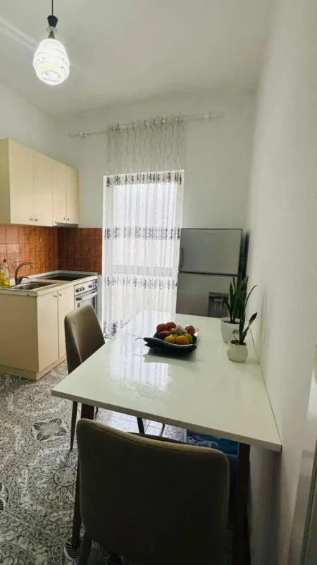 Tirane, jepet me qera apartament Kati 1, 65 m² 30.000 Leke (prane UET)