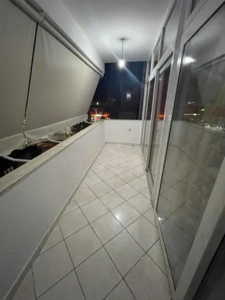 Tirane, jepet me qera apartament Kati 3, 75 m² 40.000 Leke (perballe Kupoles)