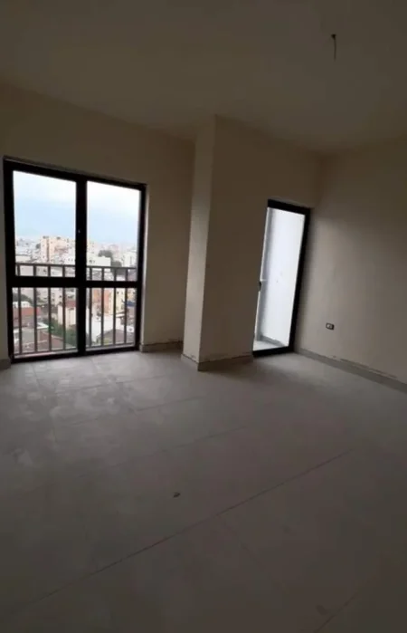 Tirane, jepet me qera apartament 2+1 Kati 10, 91 m² 600 Euro (Rruga Dibres)