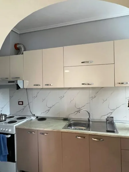 Tirane, jepet me qera apartament Kati 5, 62 m² 450 Euro (Sheshi Wilson)