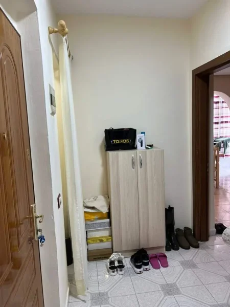 Tirane, jepet me qera apartament Kati 5, 62 m² 450 Euro (Sheshi Wilson)