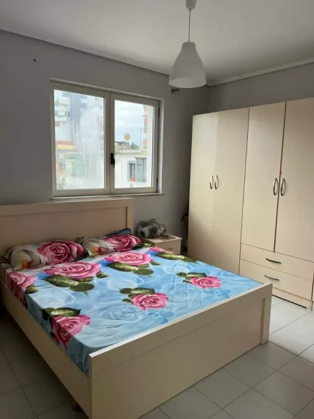 Tirane, jepet me qera apartament Kati 5, 62 m² 450 Euro (Sheshi Wilson)