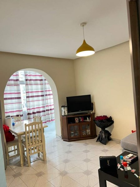 Tirane, jepet me qera apartament Kati 5, 62 m² 450 Euro (Sheshi Wilson)