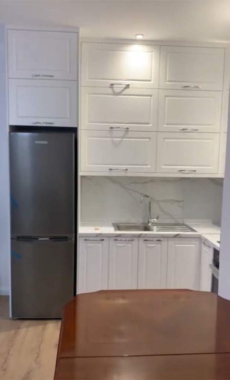 Tirane, jepet me qera apartament Kati 5, 80 m² 400 Euro (Restorant Fresku)