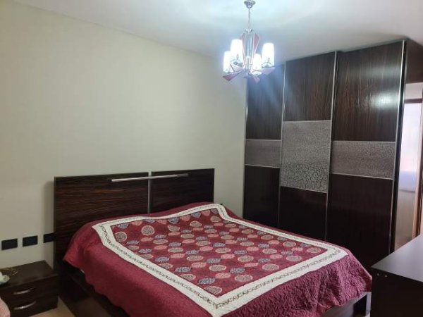 Tirane, jepet me qera apartament 1+1+BLK Kati 5, 70 m² 430 Euro (Grigor Heba) perballe stadiumit Dinamo