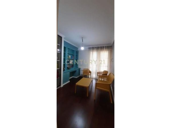 Tirane, jepet me qera apartament 2+1+A+BLK Kati 3, 110 m² 1.000 Euro (liqeni i thate)