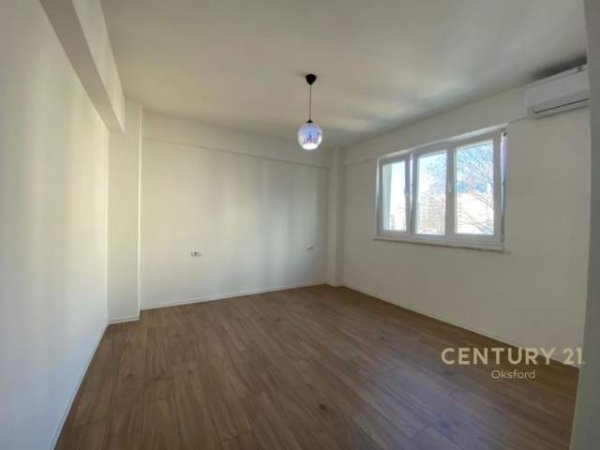 TIRANE, SHITET SUPER APARTAMENT 2+1+2 PRANE VENECIAS!! 137 m² 280.000 Euro