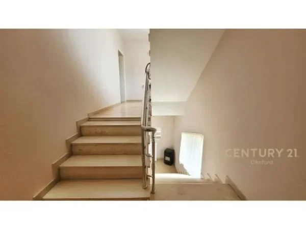 JEPET ME QERA VILE 3 KATSHE NE ELBASAN, 585 m² 1.500 Euro