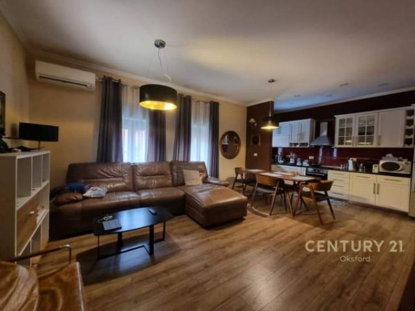 TEK RRUGA E KAVAJES, VILE 3-KATSHE PER SHITJE! 435 m² 653.000 Euro