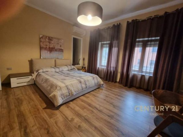 TEK RRUGA E KAVAJES, VILE 3-KATSHE PER SHITJE! 435 m² 653.000 Euro