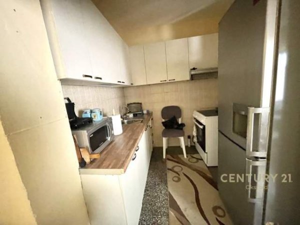 Tirane, shitet apartament 2+1+A 98 m² +Truall 180.000 Euro (Rruga e Durresit)